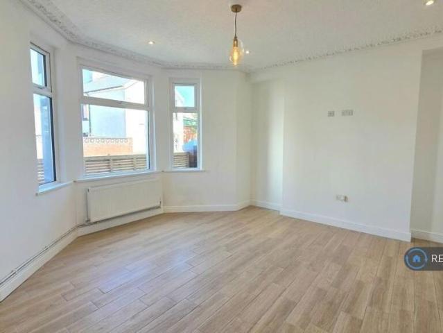 5 bedroom terraced house to rent