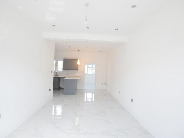 5 bedroom terraced house to rent
