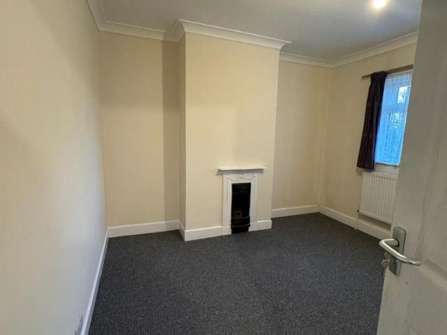 5 bedroom terraced house to rent