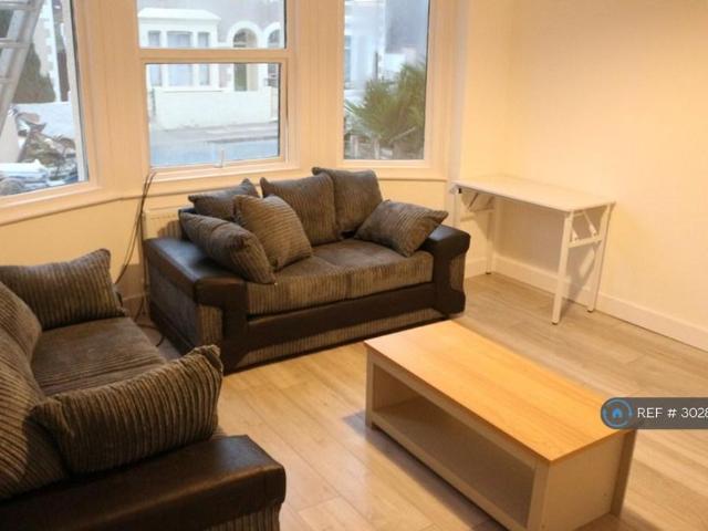 5 bedroom terraced house to rent