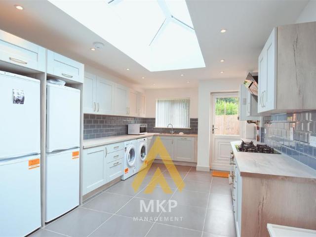 5 bedroom terraced house to rent
