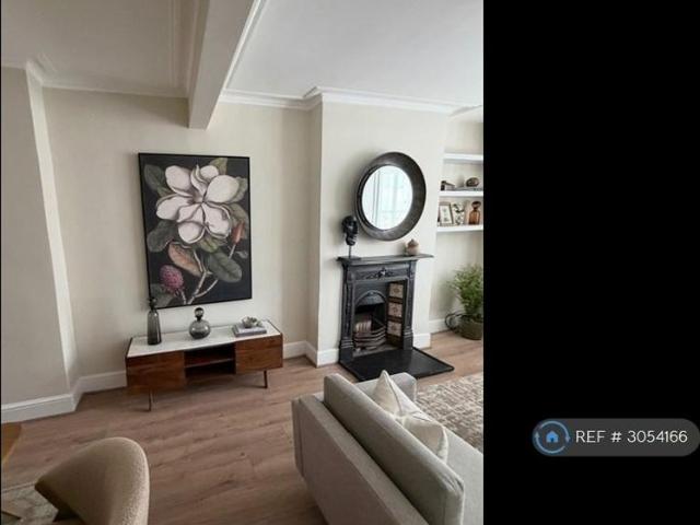 5 bedroom terraced house to rent