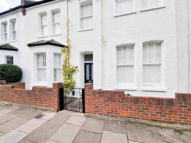 5 bedroom terraced house to rent