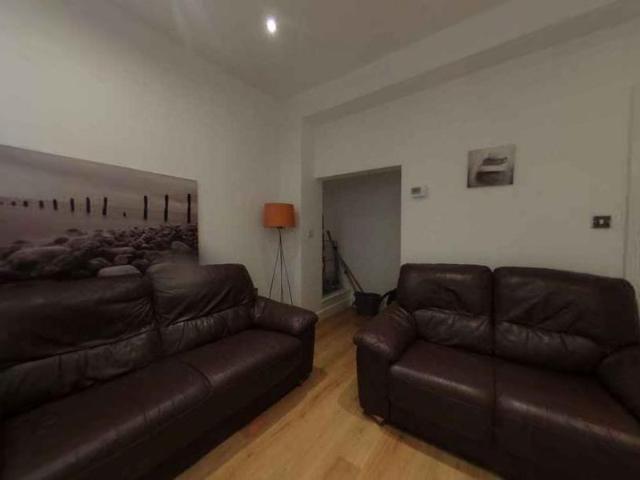 5 bedroom terraced house to rent