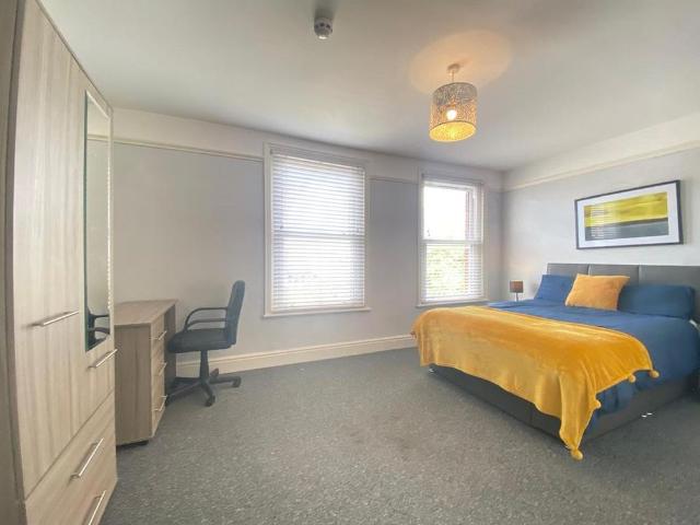 5 bedroom terraced house to rent