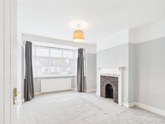 5 bedroom terraced house to rent