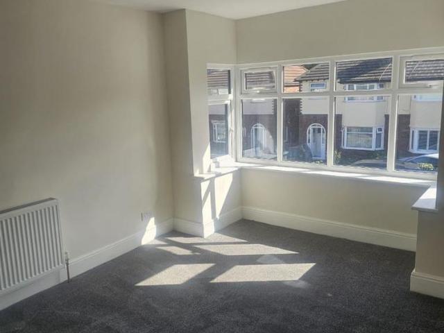 5 bedroom terraced house to rent