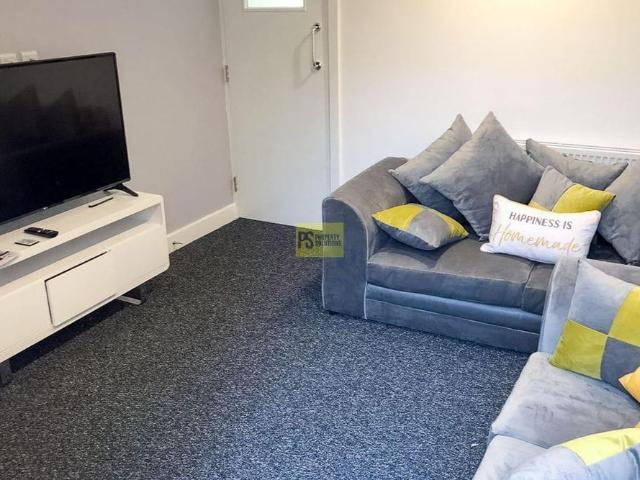5 bedroom terraced house to rent