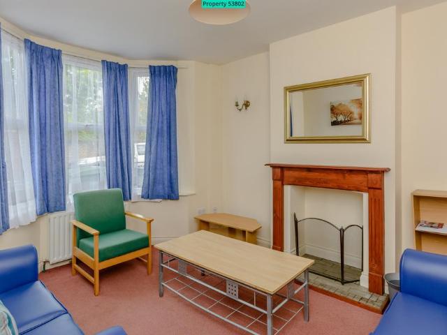 5 bedroom terraced house to rent