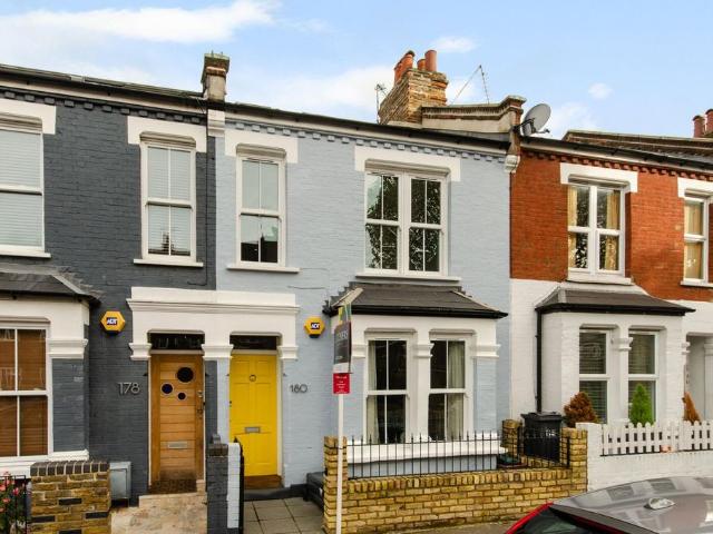 5 bedroom terraced house to rent