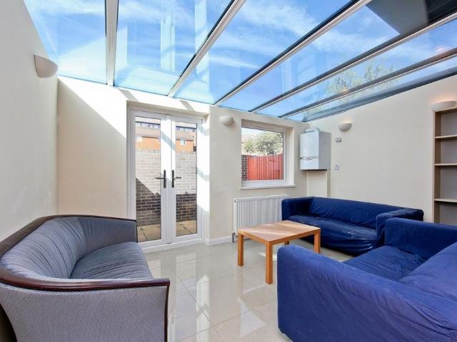 5 bedroom terraced house to rent
