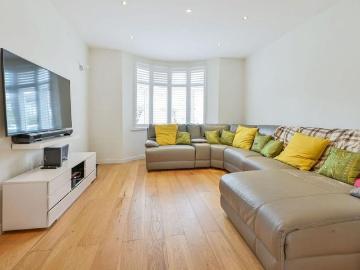5 bedroom terraced house to rent