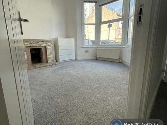 5 bedroom terraced house to rent