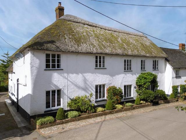 5 bedroom terraced house to rent
