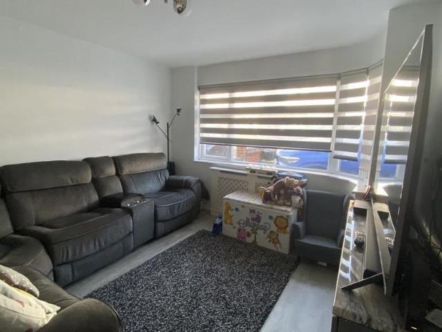 5 bedroom terraced house to rent
