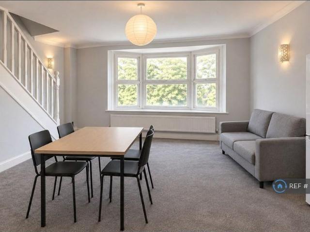 5 bedroom terraced house to rent