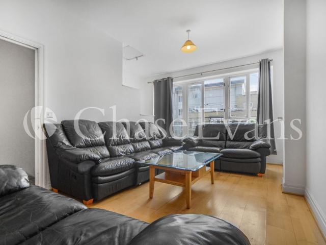 5 bedroom terraced house to rent