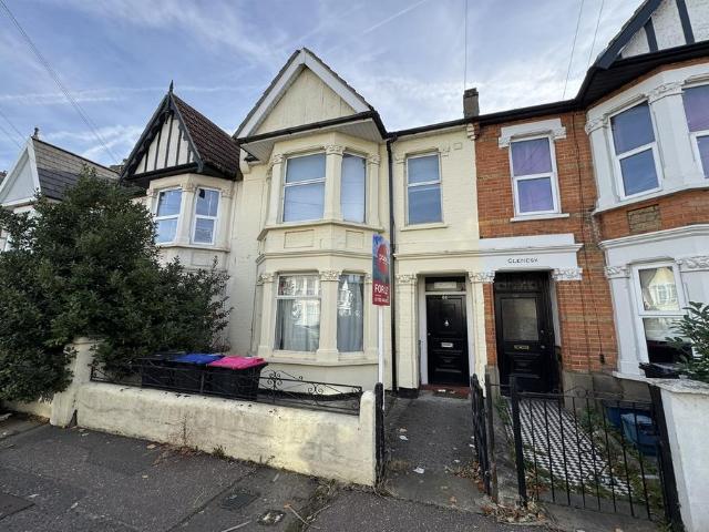 5 bedroom terraced house to rent