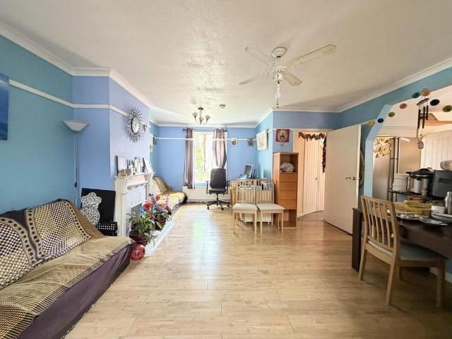 5 bedroom terraced house to rent