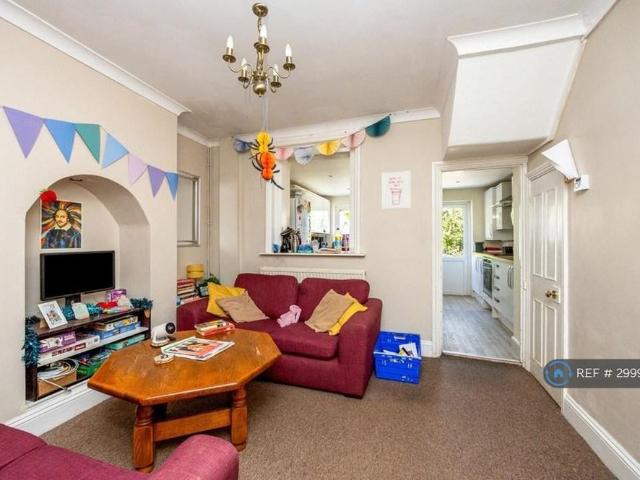 5 bedroom terraced house to rent