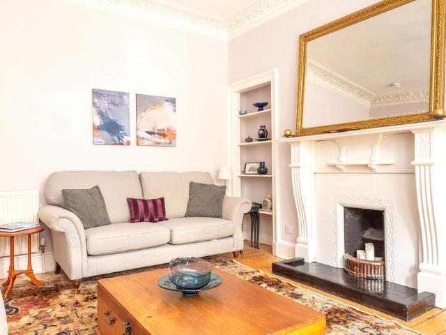 5 bedroom terraced house to rent