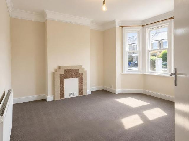 5 bedroom terraced house to rent
