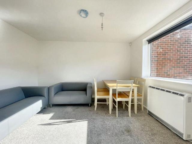 5 bedroom terraced house to rent