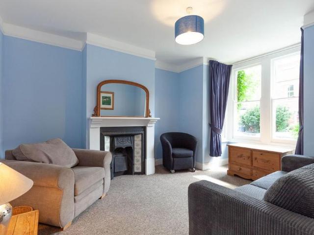 5 bedroom terraced house to rent
