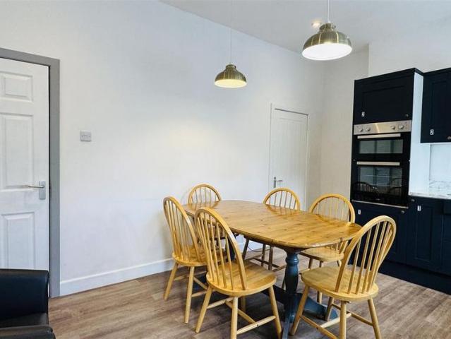 5 bedroom terraced house to rent