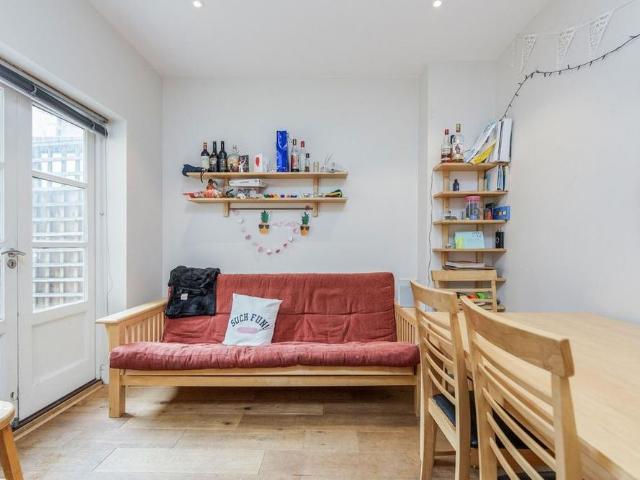 5 bedroom terraced house to rent