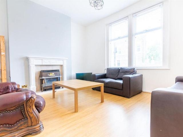 5 bedroom terraced house to rent