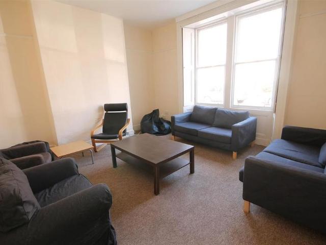 5 bedroom terraced house to rent