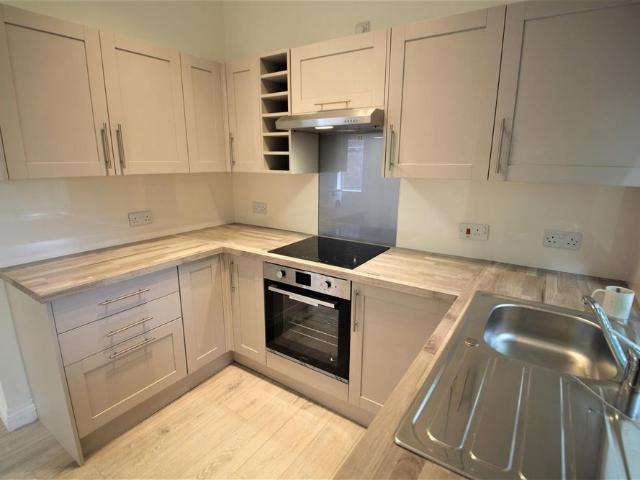 5 bedroom terraced house to rent