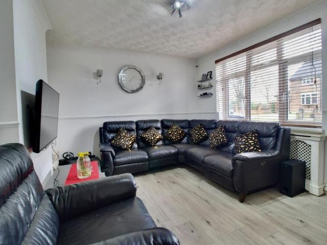 5 bedroom terraced house to rent
