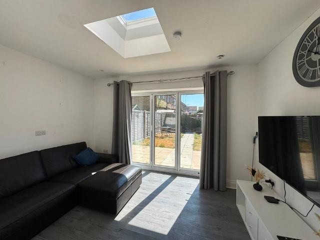 5 bedroom terraced house to rent