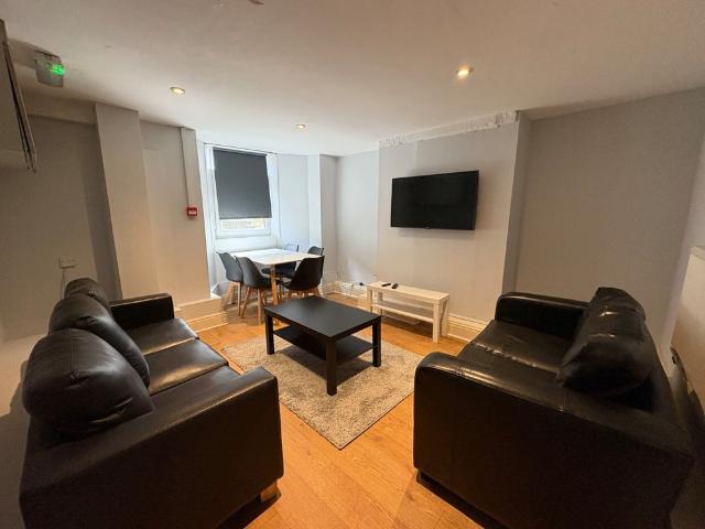 5 bedroom terraced house to rent