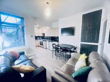 Sheffield, South Yorkshire, Midlands - Equipped kitchen