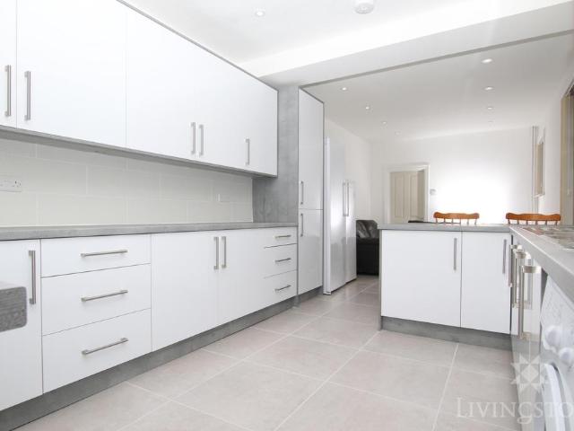 5 bedroom terraced house to rent