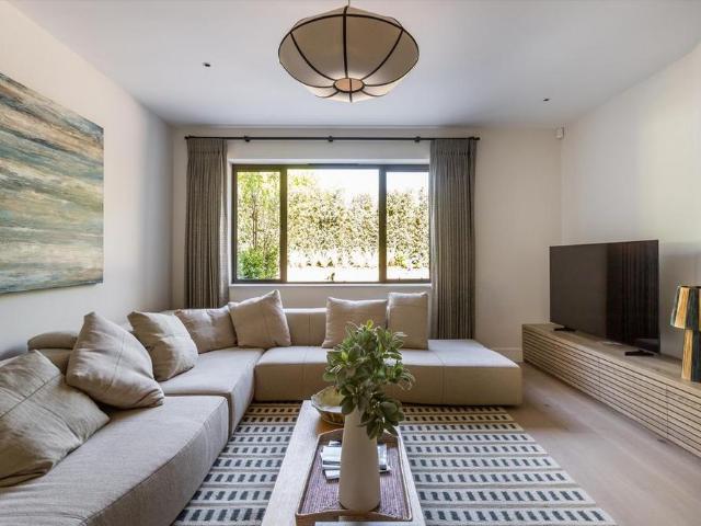 5 bedroom terraced house to rent