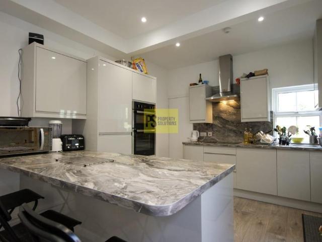 5 bedroom terraced house to rent