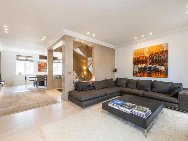 5 bedroom terraced house to rent