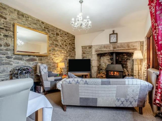 5 bedroom terraced house to rent