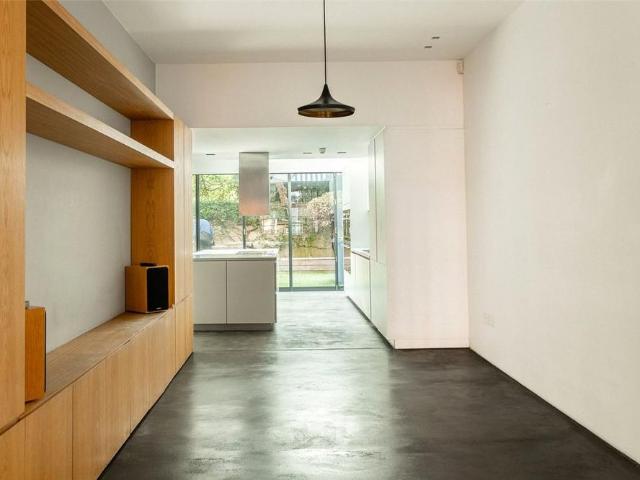 5 bedroom terraced house to rent