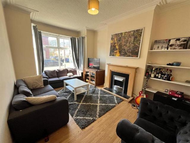 5 bedroom terraced house to rent