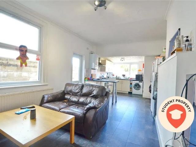 5 bedroom terraced house to rent