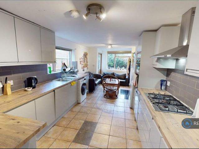 5 bedroom terraced house to rent