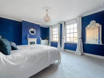 5 bedroom terraced house to rent