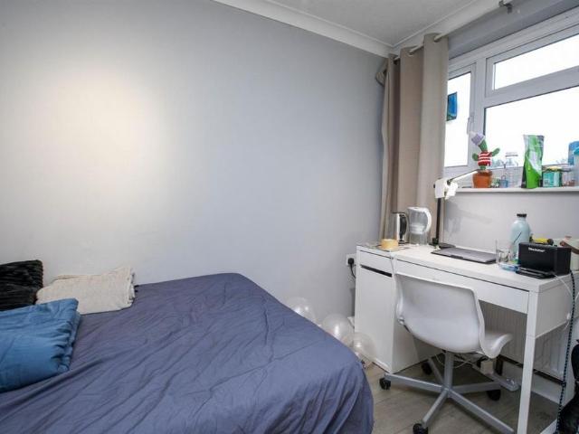 5 bedroom terraced house to rent