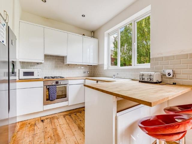 5 bedroom terraced house to rent