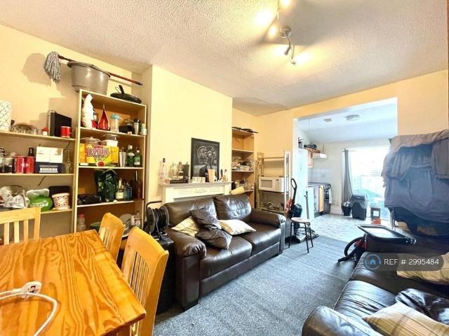 5 bedroom terraced house to rent